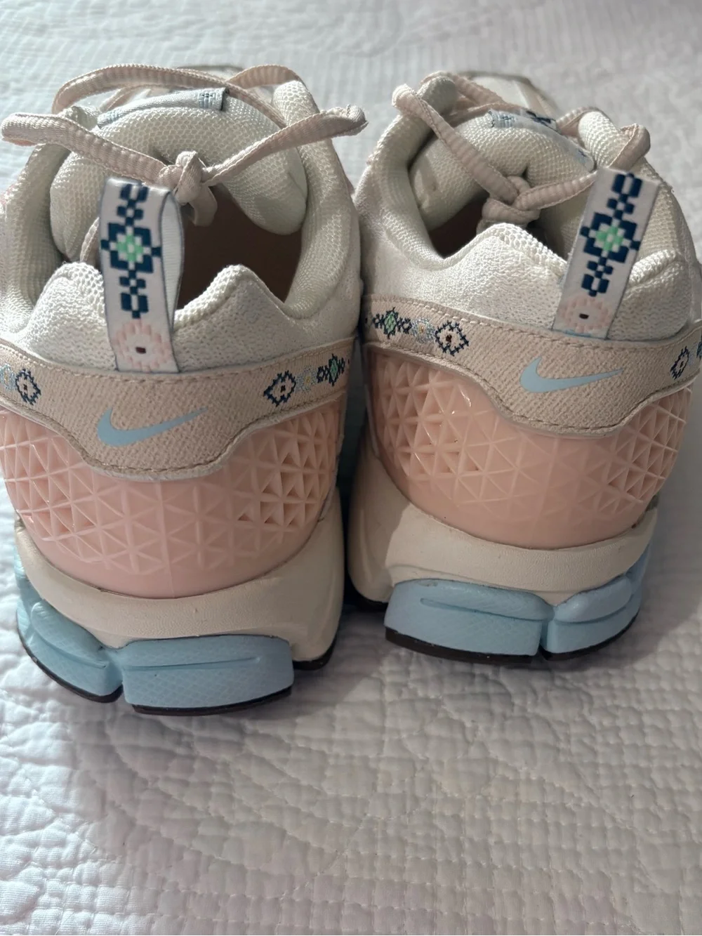 Nike Zoom Vomero 5 Soft Pearl youth size 7 women’s 8.5